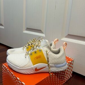 LIKE NEW W NIKE RENEW IN-SEASON TR 10 SNEAKERS